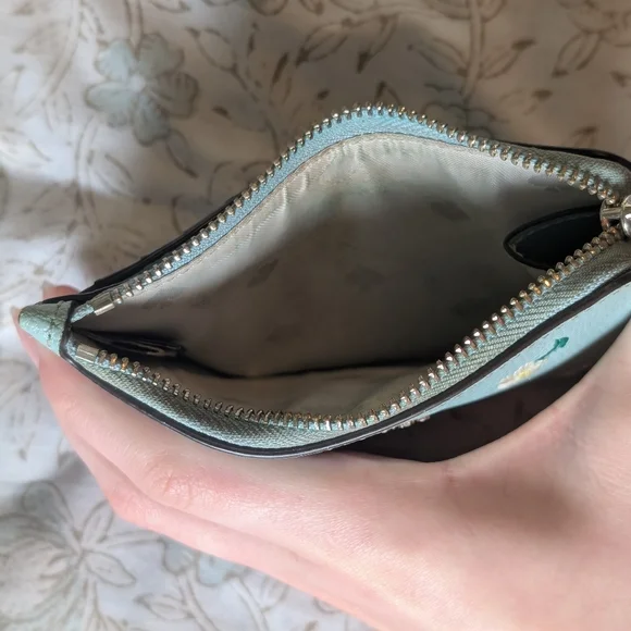 Blue Daisy Kate Spade Purse With Matching Card Holder - Picture 4 of 11